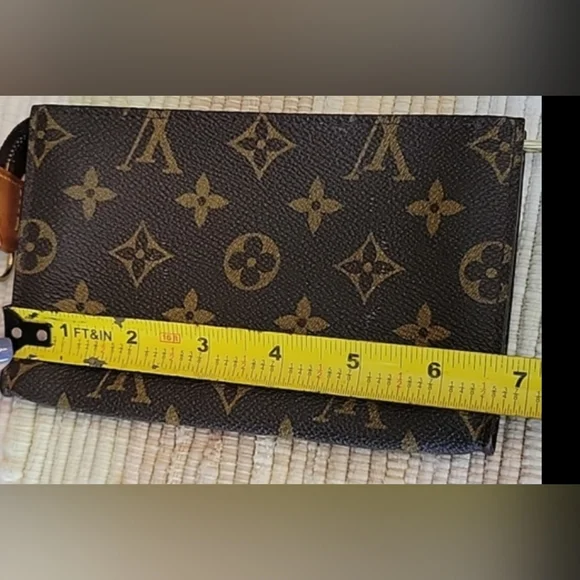 Louis Vuitton Pouch - Picture 8 of 9